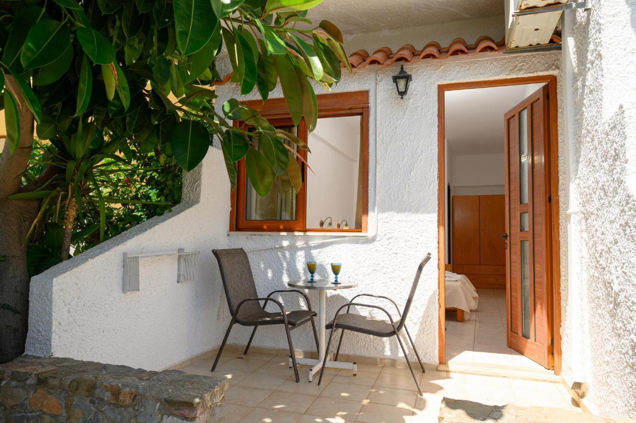 Adonis Hotel Agia Galini Exterior foto